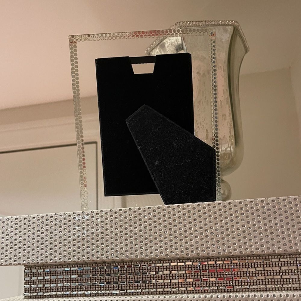 Red frame - Picture 3 of 8